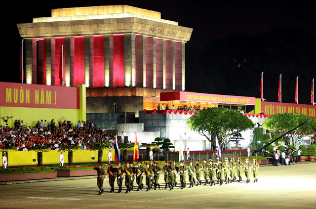 Khối quân nhân Liên bang Nga tham gia diễu binh, diễu hành. a80-15.jpg