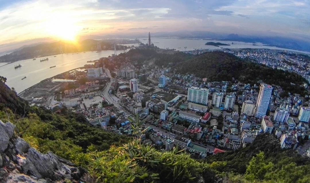 Núi Bài Thơ đẹp thế nào mà Quảng Ninh muốn sớm mở cửa trở lại?