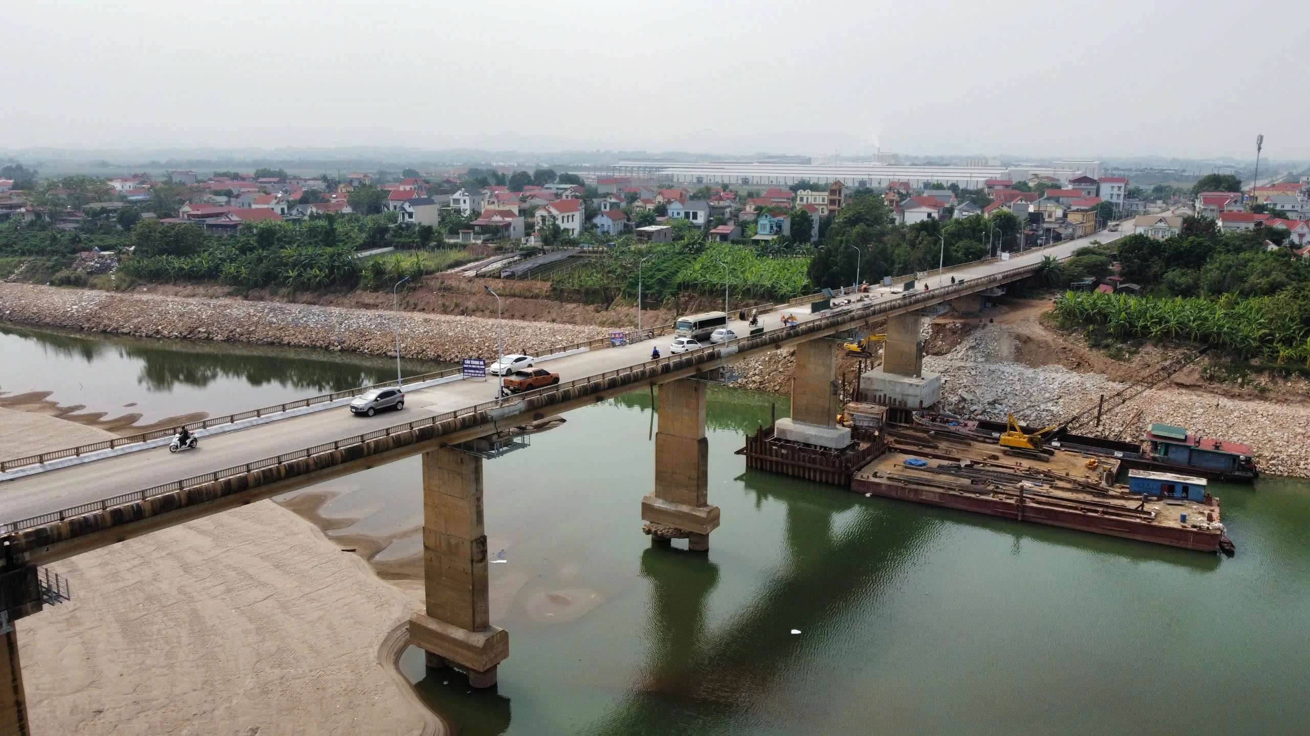 Rùng mình đi qua cầu Trung Hà nối Hà Nội - Phú Thọ