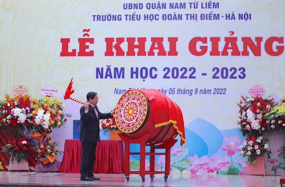 Thủ tướng Phạm Minh Chính đánh trống Khai giảng năm học mới 2022