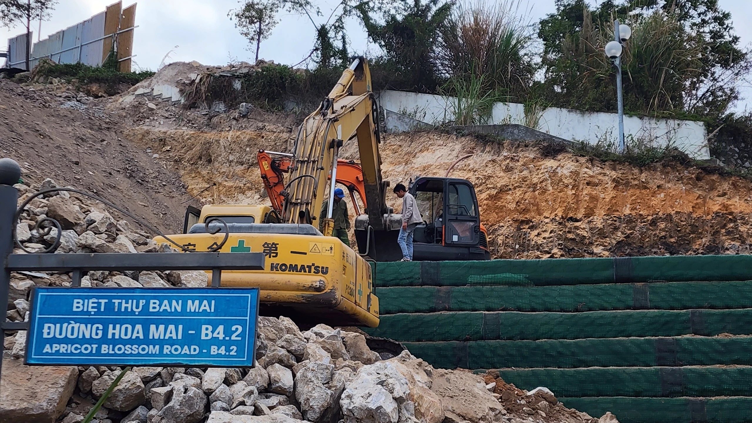 Quảng Ninh: Sửa chữa sạt lở bờ kè khu biệt thự Ban Mai vẫn chậm tiến độ