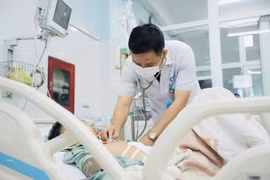 Chấn thương khi đá bóng, thiếu niên 13 tuổi phải cắt lách khẩn cấp