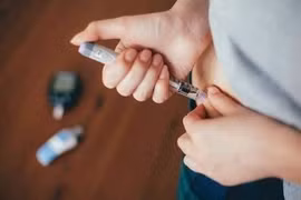 Tiêm insulin, biến chứng hạ đường huyết có thể đe dọa tính mạng