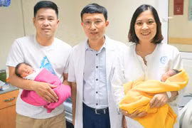 Cuộc chiến giành sự sống cho ba mẹ con sản phụ thai nằm trên vết mổ cũ