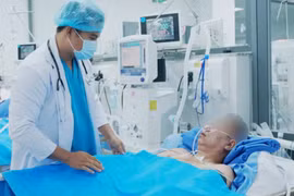 Đang khỏe mạnh, người đàn ông 56 tuổi co giật, suy hô hấp vì NH3 tăng cao