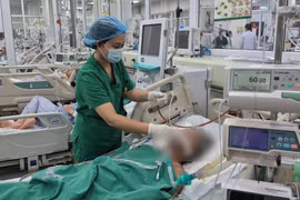 Sốt, tiểu buốt 2 ngày, người phụ nữ nguy kịch vì sỏi niệu quản 3mm