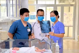 Cứu sống trẻ sơ sinh 1 ngày tuổi còn ống động mạch lớn, xuất huyết phổi nguy kịch
