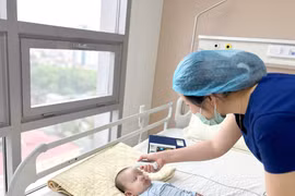 Bệnh tay chân miệng bùng phát, cảnh giác biến chứng tim mạch nặng