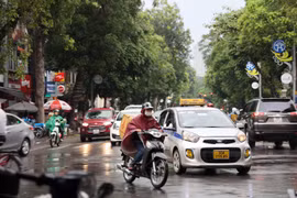 Thời tiết ngày 18/5: Mưa lớn gia tăng ở Bắc Bộ, thời tiết nguy hiểm trên biển