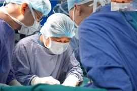 Đau bụng, sốt kéo dài, người phụ nữ phát hiện nang tụy vôi hóa 7cm
