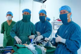 Đau bụng âm ỉ người phụ nữ phát hiện ung thư trực tràng, bệnh lý tử cung