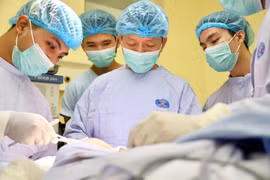 Nam thiếu niên 16 tuổi giữ lại đôi mắt sau phẫu thuật ung thư da