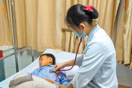 Cứu bé 8 tuổi thoát khỏi xuất huyết não do dị dạng mạch máu