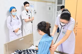 Ho kéo dài 3 năm, bác sĩ phát hiện dị vật nằm sâu trong phế quản trẻ 13 tuổi