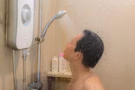 Tắm bồn vào mùa đông có thể ảnh hưởng đến chức năng sinh sản nam giới