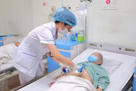 Sỏi túi mật 'đi lạc' vào ruột, cụ bà 90 tuổi nguy kịch