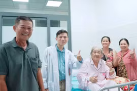 Phẫu thuật thành công nấm xoang bướm xâm lấn nền sọ cho cụ bà 78 tuổi
