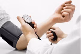 Không chủ quan khi huyết áp giảm trong mùa nóng
