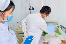 Cụ ông COPD lơ mơ, thở yếu vì tràn khí màng phổi