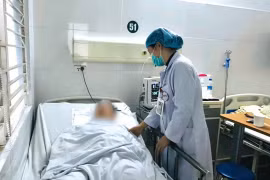 Mới ho 1 ngày người bệnh 90 tuổi đã viêm phổi nặng