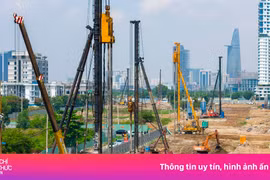 Rầm rộ thi công các tuyến đường huyết mạch ở Thủ Thiêm