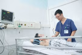 Liên tiếp ca sốc nhiệt nặng  nguy kịch do làm việc ngoài trời giữa nắng gắt