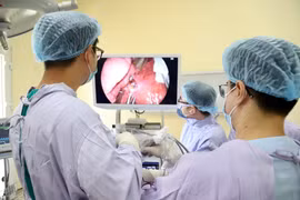 Không ho, khó thở người phụ nữ 40 tuổi bất ngờ phát hiện ung thư phổi