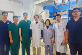 Đau bụng, rong kinh u xơ tử cung to như thai 3 tháng
