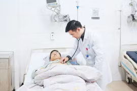 Cứu sống du khách Trung Quốc bị sốc tim do nhồi máu cơ tim cấp