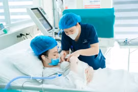 36 giờ nghẹt thở cứu ca tam thai: Một bé chào đời, hai bé giữ thêm 