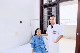 Điều trị không đúng cách, người phụ nữ có sỏi chiếm 2/3 quả thận