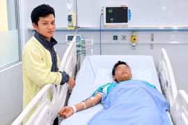 15 phút ép tim tại chỗ cứu bé trai bị sét đánh ngừng tim