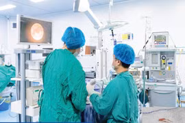Ngạt mũi, chảy mũi hơn 10 năm vì xương cá mắc trong mũi