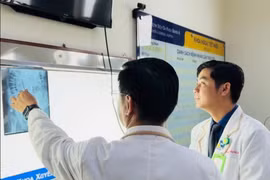 Tự điều trị thuốc nam 6 tháng, người đàn ông phát hiện sỏi thận 20 mm 