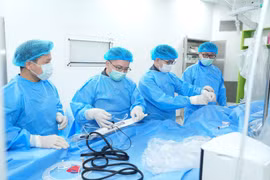 Nhồi máu cơ tim, sốc tim nguy kịch, được xử trí động mạch vành vôi hóa nặng
