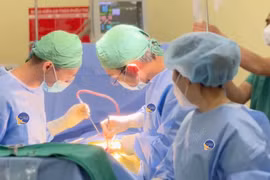 Tự ý tiêm thuốc giảm đau lưng, người đàn ông bị nhiễm trùng cột sống