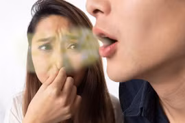Hôi miệng phiền toái nhỏ trong giao tiếp, phản ánh sức khỏe toàn thân