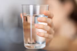 Uống nước ban đêm có phòng được nhồi máu cơ tim, đột quỵ?