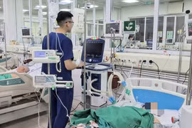 Bác sĩ cảnh báo người có bệnh nền dễ rơi vào sốc sốt xuất huyết