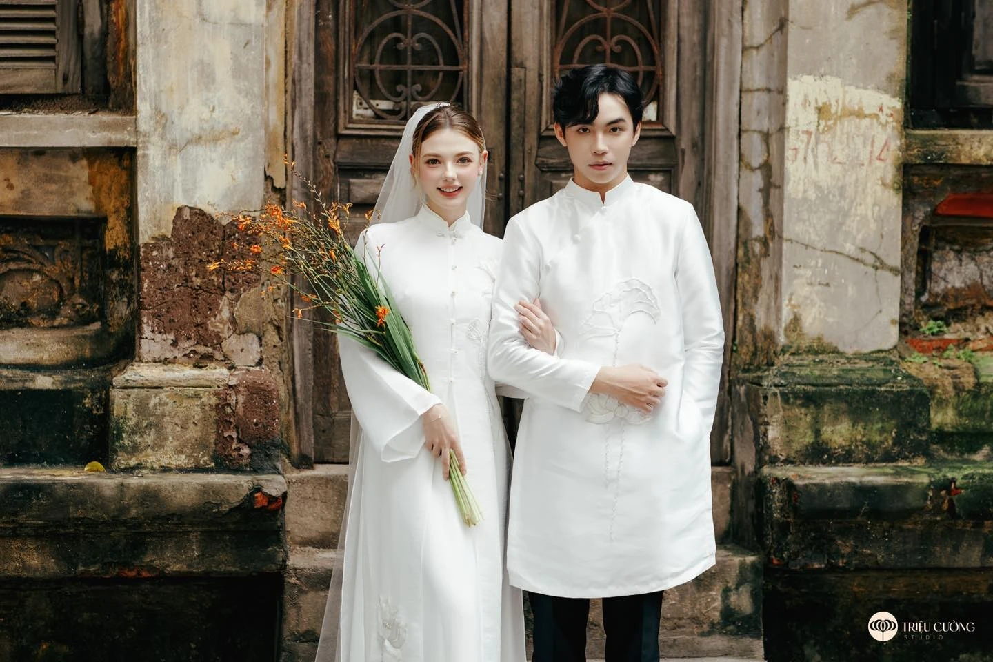 Chàng trai Việt khiến netizen ngưỡng mộ khi cưa đổ cô gái Nga xinh như búp bê