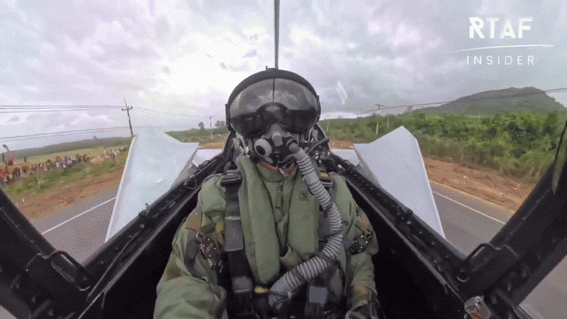 Tính năng chiến đấu tốt, vận hành với giá rẻ và dễ bảo trì, tiêm kích JAS-39 Gripen của Thụy Điển được coi là một trong những chiến đấu cơ hạng nhẹ tốt nhất thế giới.Saab phát triển tiêm kích JAS 39 Gripen để chúng có thể đảm đương nhiệm vụ của máy bay chiến đấu và trinh sát.