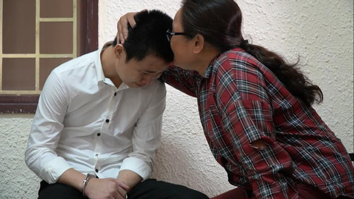 HĐXX tuyên Lê Văn Hoài 5 năm 6 tháng tù giam về tội "giết người", đồng thời yêu cầu bồi thường cho gia đình bị hại hơn 131 triệu đồng, cấp dưỡng cho con anh Lan mỗi tháng 1.150.000 đồng/tháng .