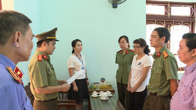 2. Loạt quán chức xộ khám do bê bối điểm thi tại Sơn La: Năm 2019, VKSND tỉnh Sơn La đã ban hành cáo trạng truy tố vụ án gian lận điểm thi THPT quốc gia năm 2018.