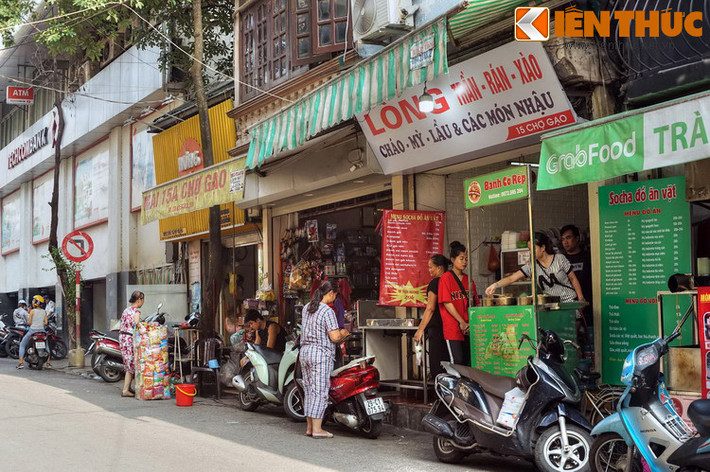 Sau những biến động của thời cuộc, chợ Gạo trứ danh năm xưa giờ chỉ còn là hồi ức. Khu chợ gạo cũ đã chia thành hai, nửa nhìn ra đường Trần Nhật Duật được xây thành tòa nhà văn phòng bề thế, nửa sau thành các hàng quán, club...