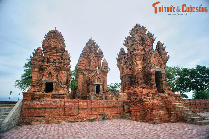 Trong sử liệu Việt Nam, địa danh hành chính đạo Phan Rang xuất hiện từ năm 1697 dưới thời Chúa Nguyễn Phúc Chu. Địa danh hành chính tỉnh Phan Rang xuất hiện năm 1901 khi Toàn quyền Đông Dương ra Nghị định thành lập tỉnh Phan Rang với tỉnh lỵ cũng là Phan Rang.