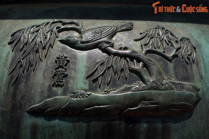 Thuần đỉnh, chiếc đỉnh thứ 6 trong Cửu Đỉnh khác hình tượng “Hoàng anh”, nghĩa là chim vàng anh. Đây là một loài chim có bộ lông mang sắc vàng tươi, được nhiều người biết đến qua truyện dân gian "Tấm Cám".