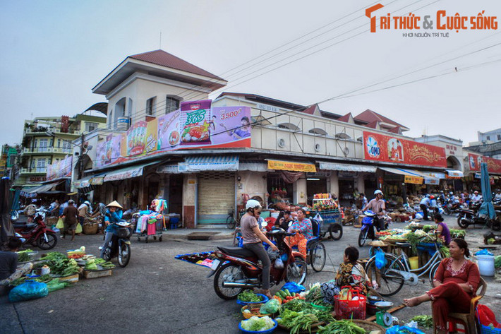 Vào thời nhà Nguyễn, Mỹ Tho là trị sở, tỉnh lỵ tỉnh Định Tường. Thời Pháp thuộc, năm 1900 thì Mỹ Tho trở thành tỉnh lỵ của tỉnh Mỹ Tho khi tỉnh này được thành lập. Năm 1938, Mỹ Tho được công nhận là thị xã hỗn hợp (hiệp xã). Ảnh: Chợ Mỹ Tho.