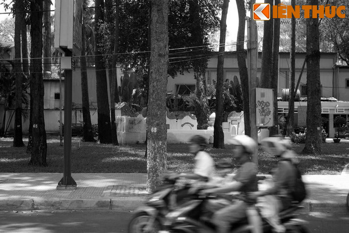 Quay trở lại với khu mộ cổ họ Lâm, các nhà nghiên cứu khẳng định, đây là mộ xây bằng ô dước, loại mộ này thường chỉ dành cho giới hoàng tộc hoặc những bậc đại công thần xưa, thường chứa xác ướp bên trong. Như vậy, ông Lâm Tam Lang hẳn là người rất có địa vị ở Sài Gòn thời ấy.