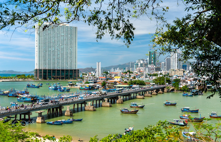 Một cái nhìn khác về sông Cái Nha Trang. Ảnh: Leonid Andronov / 500px.com.