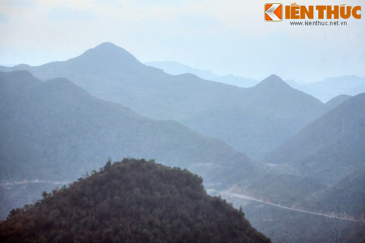 Vua lệnh rằng, cứ mỗi canh lại đánh ba hồi trống đĩnh đạc. Tử ngọn núi cao, tiếng trống vang xa mấy dặm, như một sự khẳng định chủ quyền lãnh thổ của dòng giống Con Rồng - Cháu Tiên bất khuất.